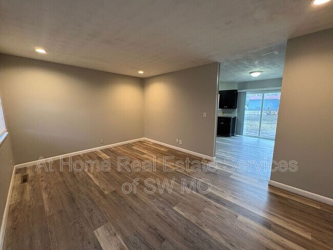 Foto del edificio - 1344 S Prince Ln