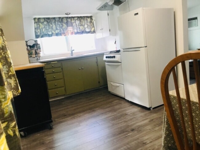 Foto del edificio - 3236 Milton St