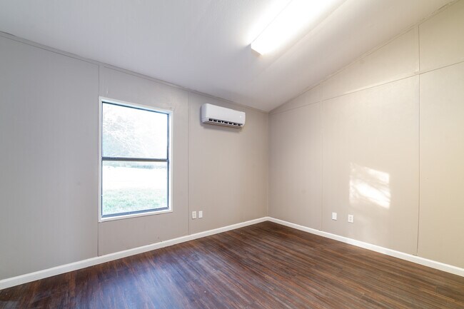 Building Photo - 1710 Private Rd 4352
