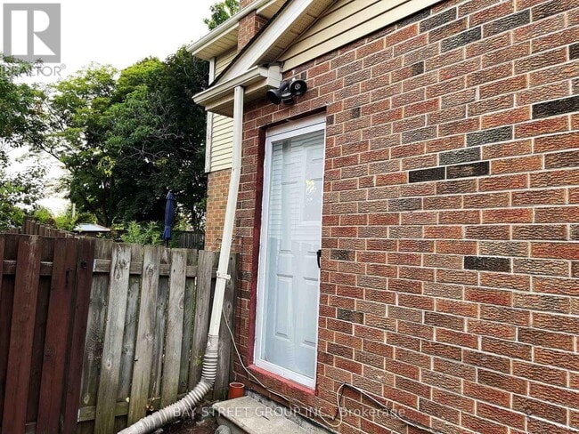 Building Photo - 197 Goldhawk Trail