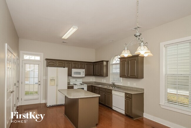 Building Photo - 6171 N Clubview Cir