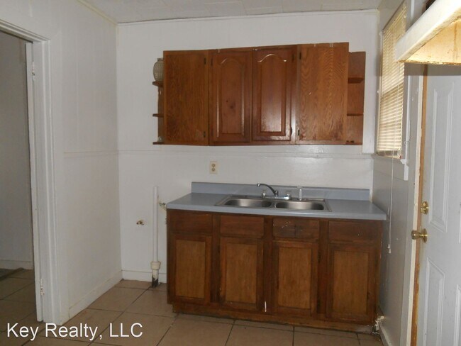 Building Photo - 2 br, 1 bath House - 5115 Broadmoore Ct.