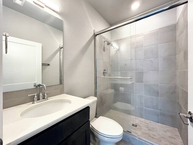 Foto del edificio - 4 E Saint Elmo Ave, Colorado Springs, CO 8...