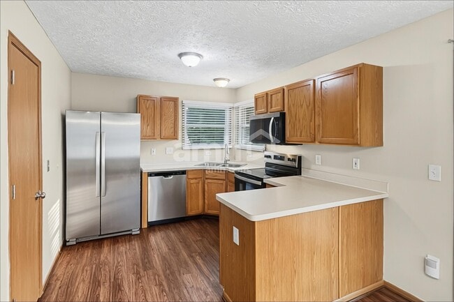Building Photo - 825 Whitehead Dr