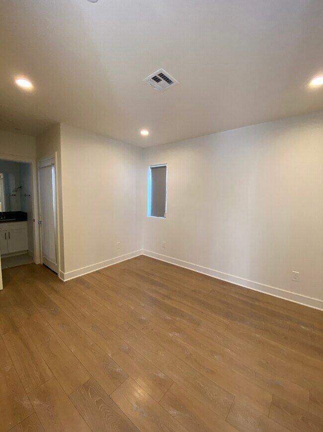 Building Photo - 144 Rosemont Ave