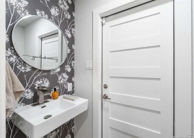 Building Photo - 10922 Whispering Wind St