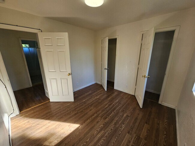 Foto del edificio - Park like setting Lower Lake