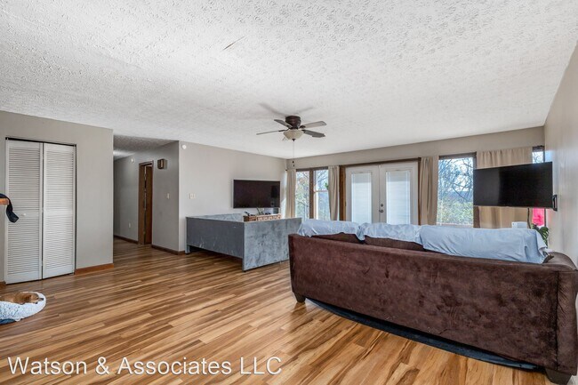 Building Photo - 3 br, 2 bath House - 312 Summit Ave