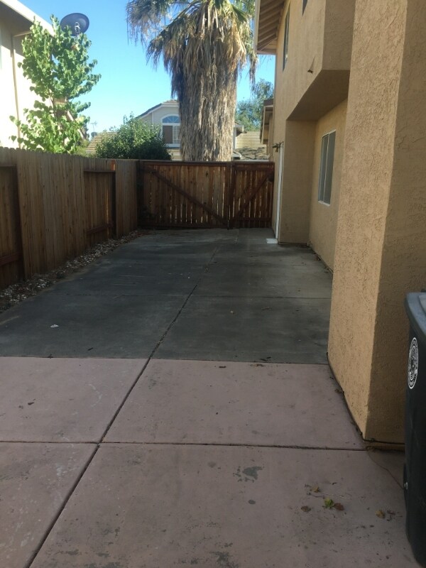 Building Photo - 8669 Gossamer Way