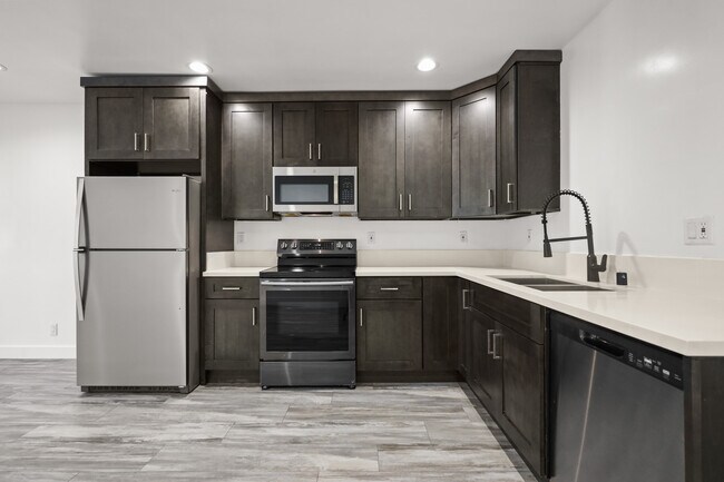 UNIDAD 8 tomada (UNIDAD 3 disponible) - 451 Coronado Terrace