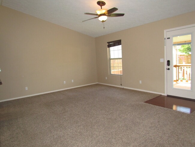 Building Photo - RENTAL AVALIABLE MONTH TO MONTH ONLY