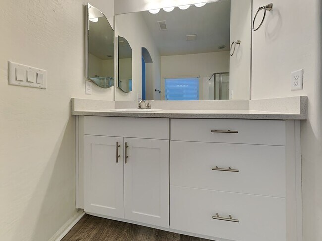Foto del edificio - 986 W Oak Tree Ln