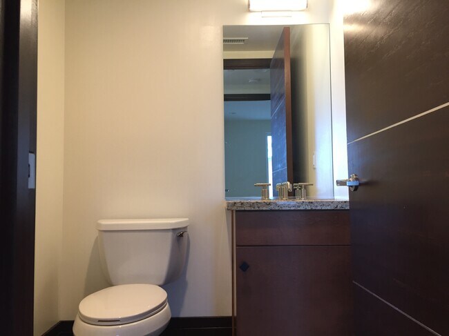 Building Photo - 420 E Las Tunas Dr