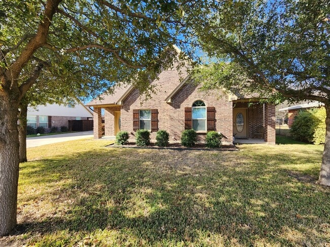 Building Photo - Spacious 3 Bedroom Duplex In Benbrook