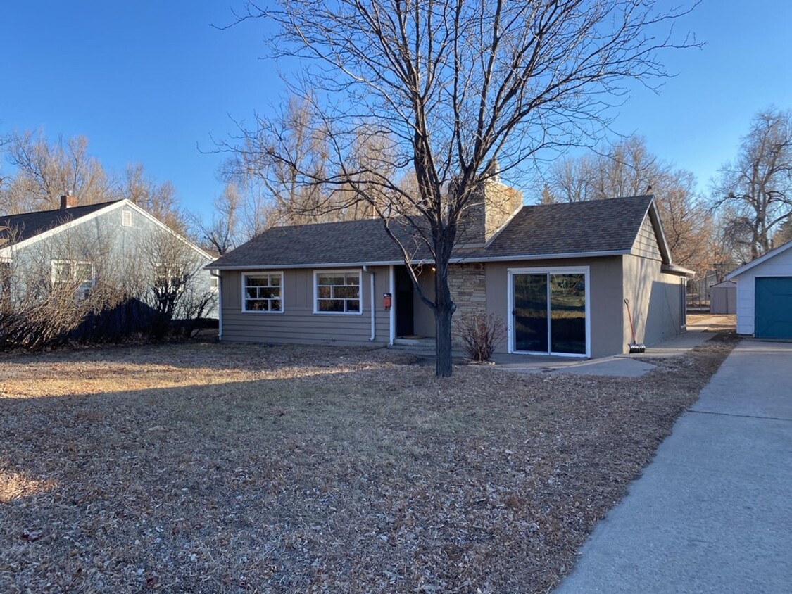 Primary Photo - STUDENTS WELCOME! Spacious Ranch Home Acro...