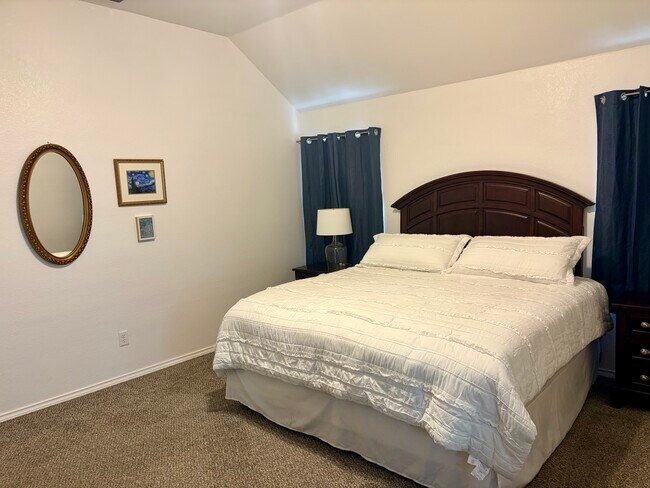 Dormitorio principal - 4700 Basil Dr