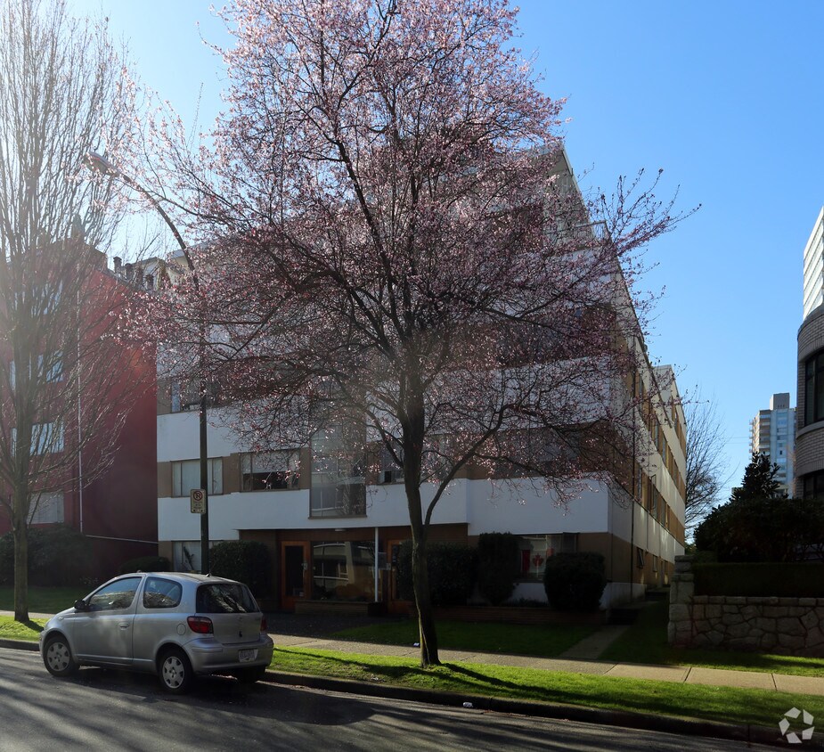 Photo du bâtiment - Sandra Apartments