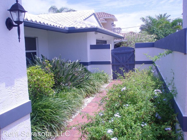 Foto del edificio - 561 Birdie Ln