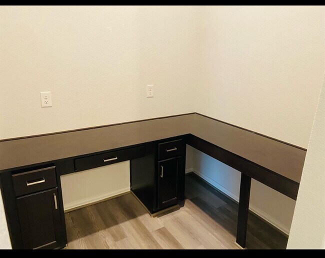 Foto del edificio - 5827 Northern Rose Ln