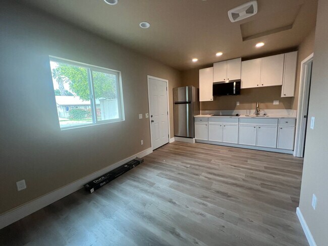 Foto del edificio - Brand new 1 bedroom with all utilities included!