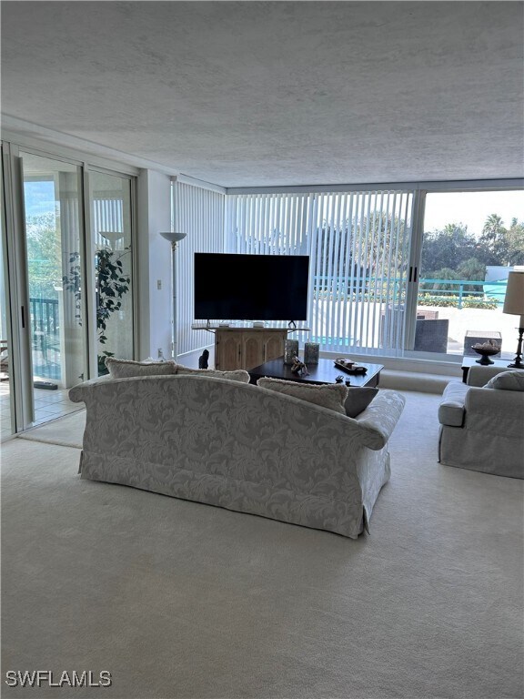 Foto del edificio - 7515 Pelican Bay Blvd