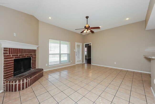 Building Photo - 528 Cambridge Dr