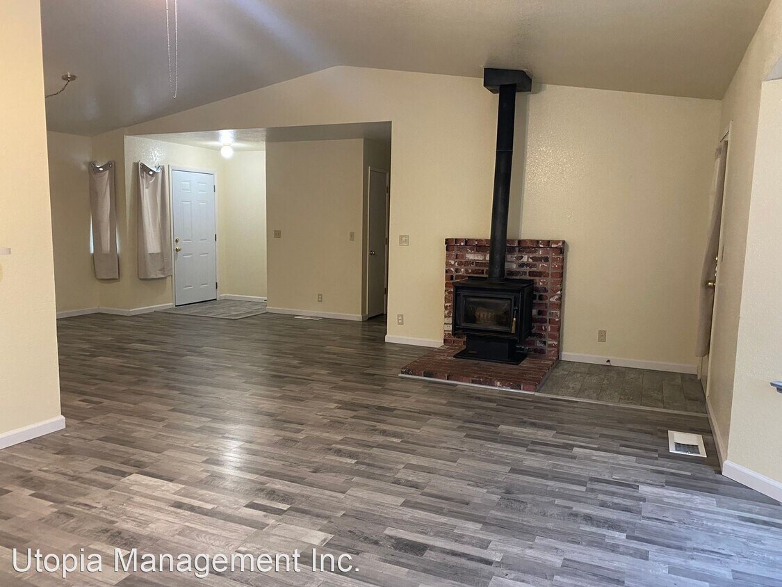 Foto principal - 3 br, 2 bath House - 1145 Brian Court