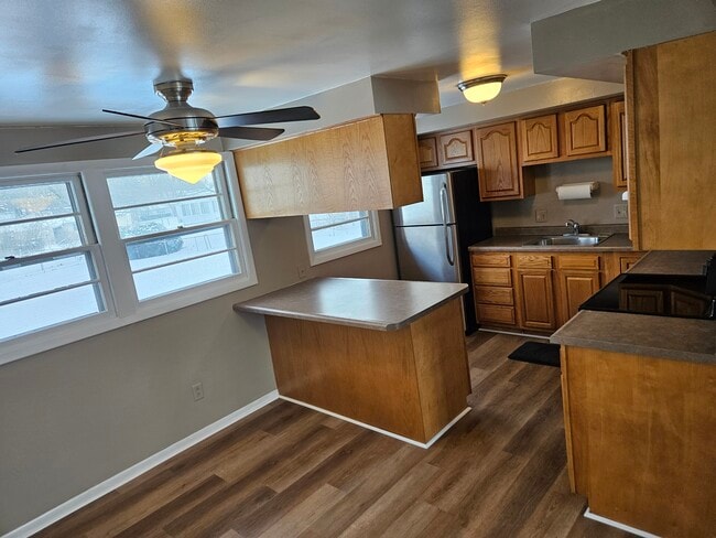 Building Photo - 3922 Springwood Dr