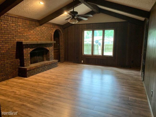 Building Photo - 2 br, 2 bath Apartment - 1530 E. Camino Alto