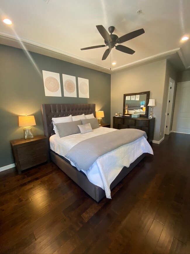 King bed-Primary bedroom - 4241 N Pebble Creek Pky