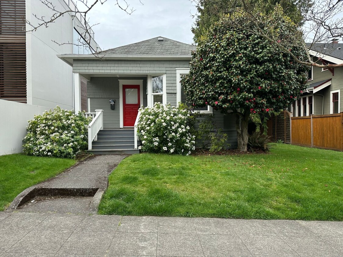 Primary Photo - 2Bd/1Ba Seattle House