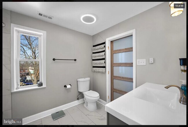 Bathroom - 4614 Southern Ave SE