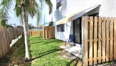 Building Photo - 105 S Riverside Dr