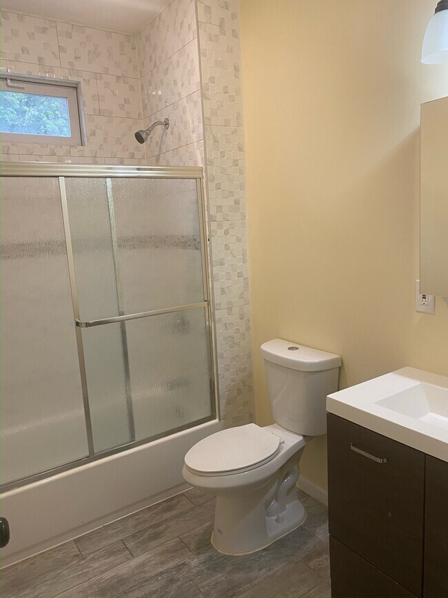 Building Photo - 357 S 8th St