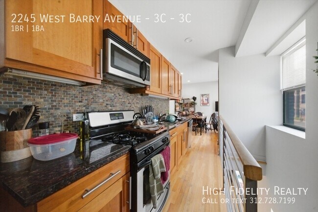 Foto del edificio - 2245 W Barry Ave