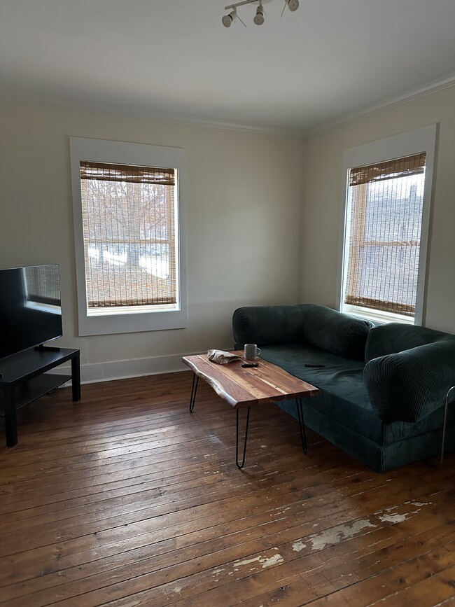 Building Photo - 139 Railroad St