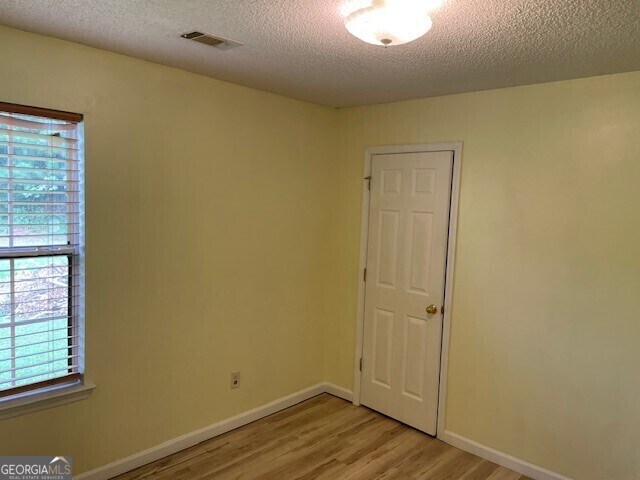 Building Photo - 7910 Four Oaks Ct