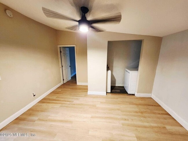 Foto del edificio - 1323 W 30th St