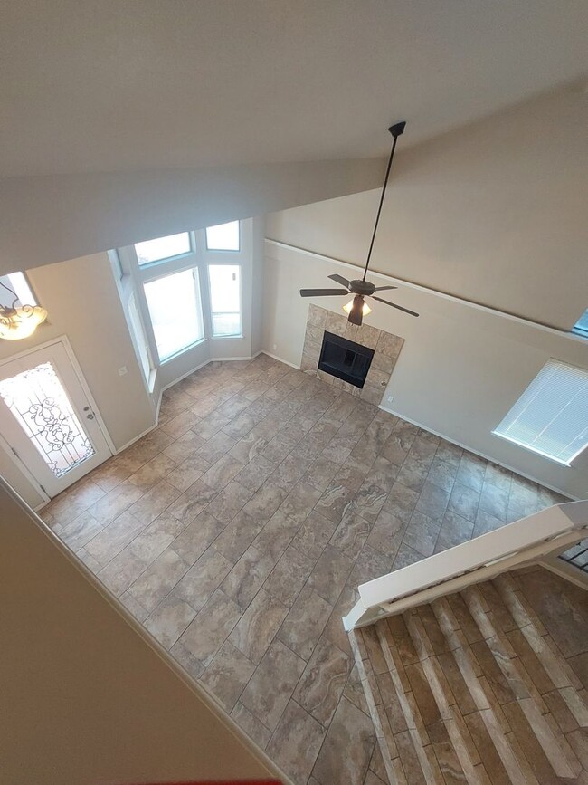 Building Photo - 3 bedroom 2 bathroom beautiful rental ! Av...