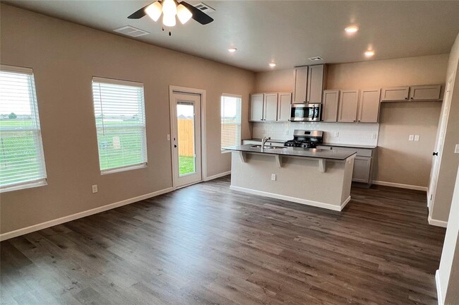 Foto del edificio - 7729 Westhall Pl