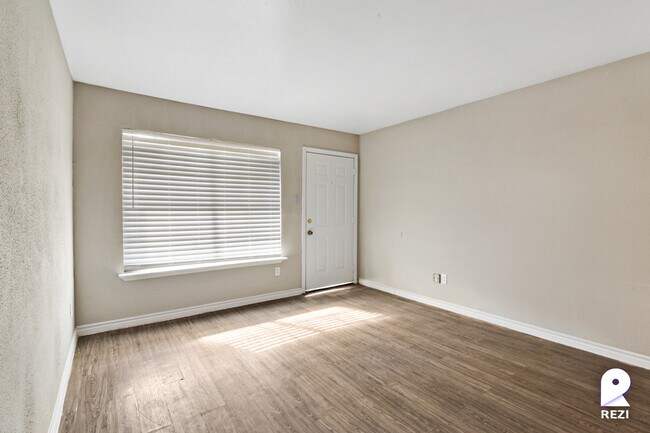 Foto del edificio - 11810 Algonquin Dr