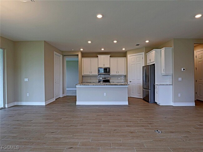 Building Photo - 269 Spg Hl Lk Lp