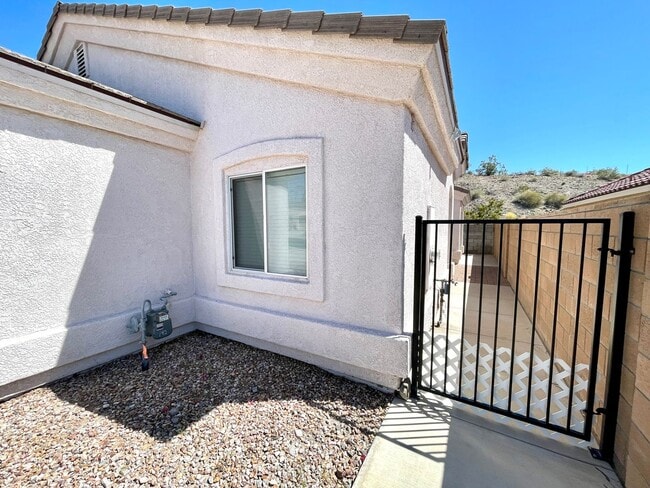 Building Photo - Charming 3 Bedroom Home in El Camino Villa...