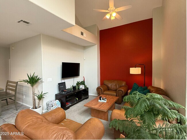 Building Photo - 2027 E University Dr