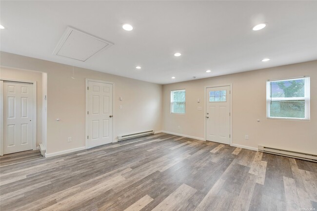Building Photo - 364 Dogwood Rd W