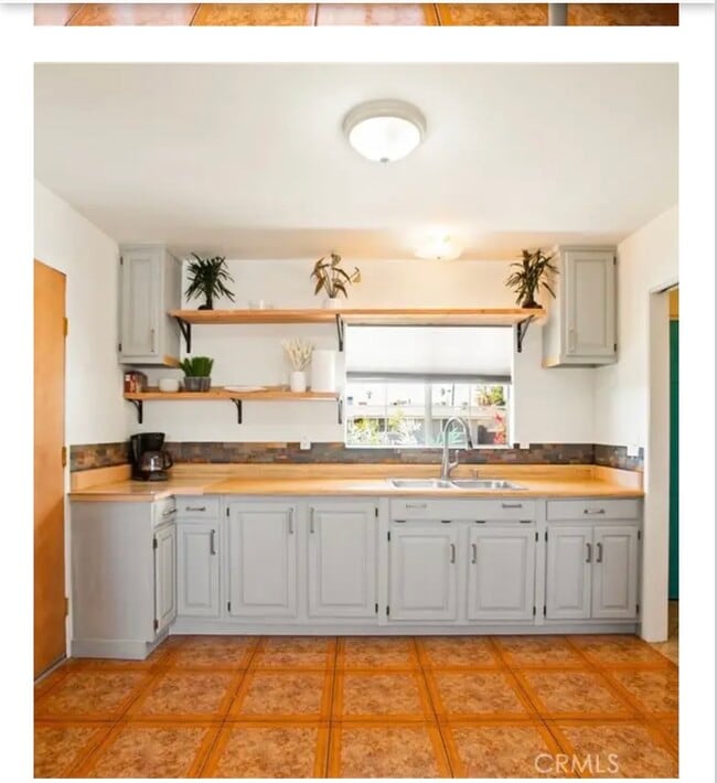 Foto del edificio - 979 N Gardena Ave