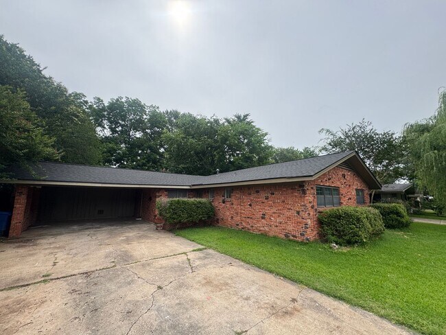 Building Photo - Close to Barksdale Air Force Base...