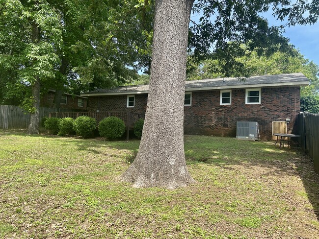 Building Photo - 810 Harding Ave