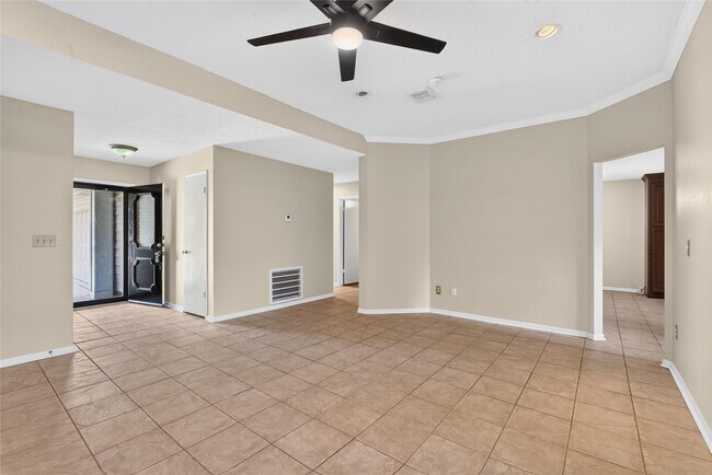 Building Photo - 9211 Palm Shores Dr