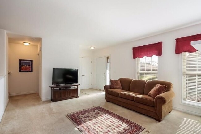 Foto del edificio - 3370 Endsleigh Ln